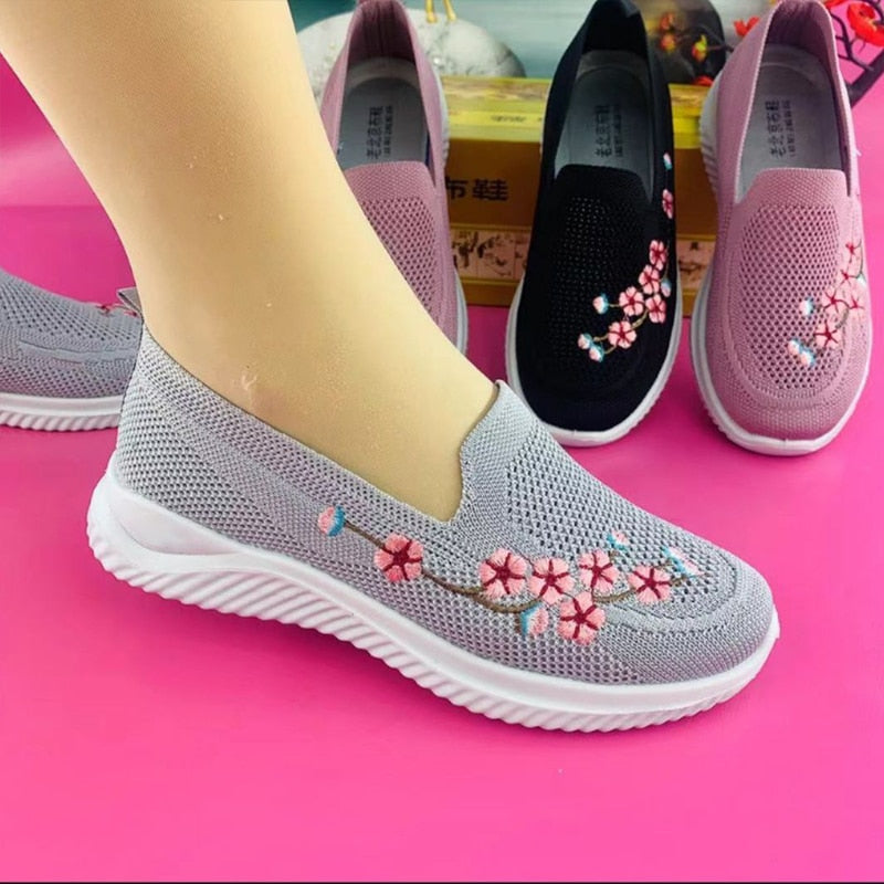 Regia Orthopedic Sneakers