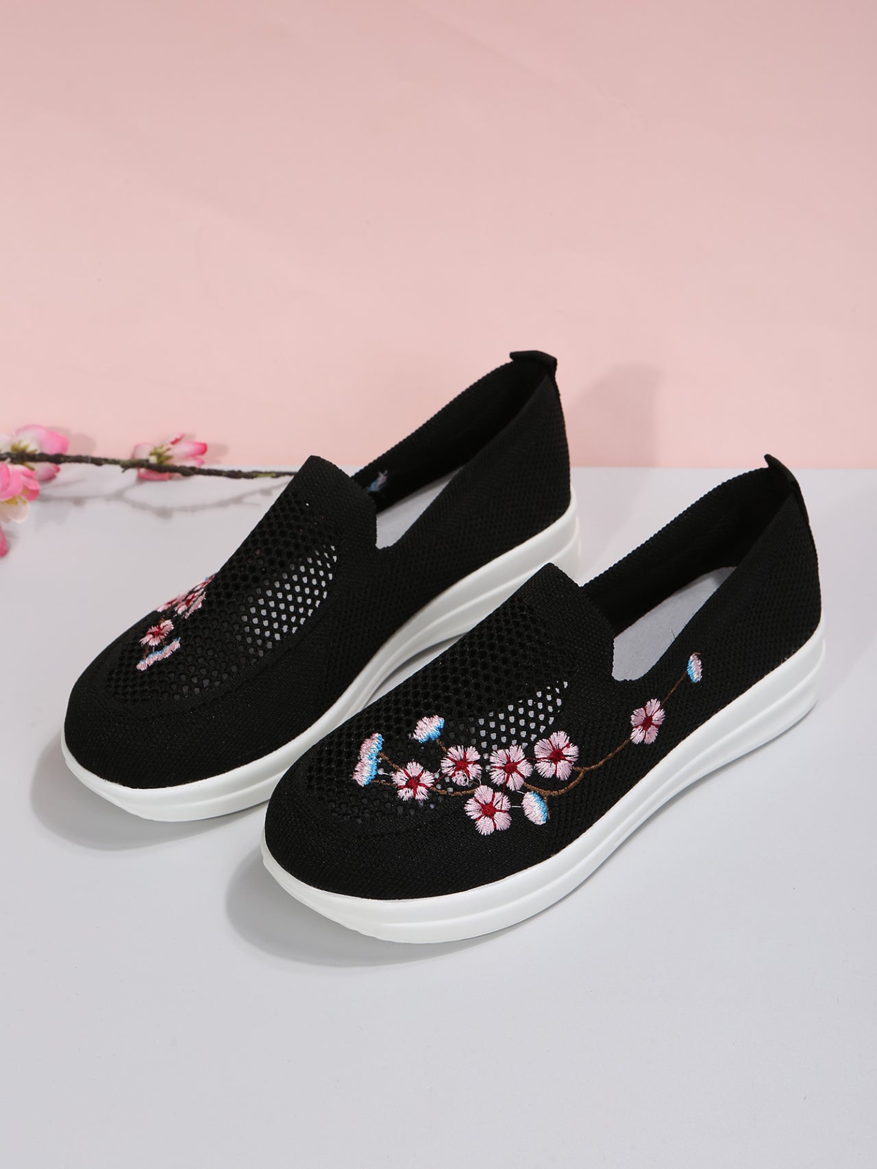Regia Orthopedic Sneakers